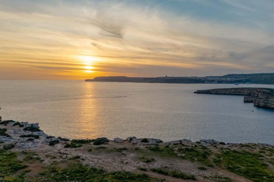 Gozo: Private Boat Trip to Comino with Swim Stops