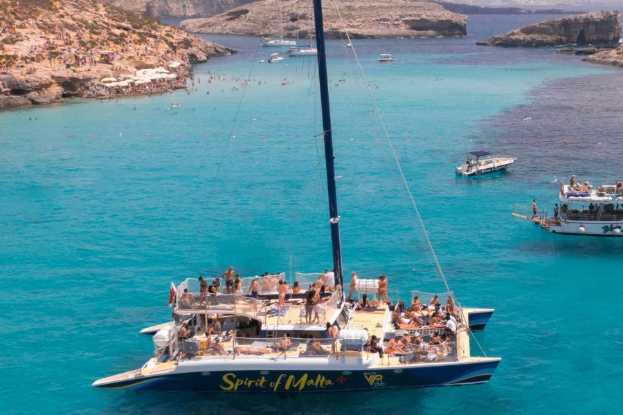 Sliema: Comino Blue Lagoon Catamaran Boat Trip with Lunch and Open Bar