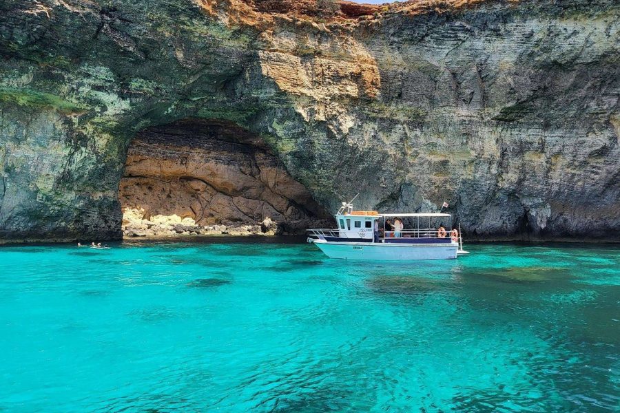 Cirkewwa: Comino Blue Lagoon, Crystal Lagoon and Sea Caves Boat Trip